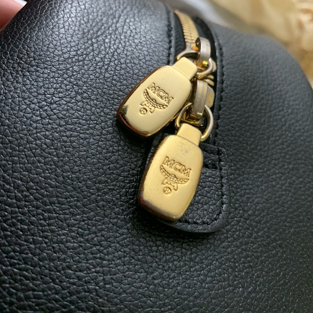 💯 Authentic MCM Gold Studded Handbag in Black Calf Leather - Picture 6 of 16